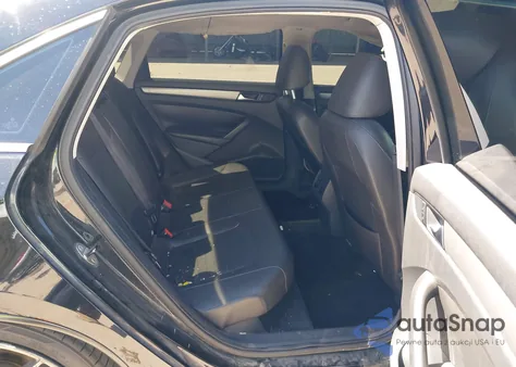 2014 Volkswagen Passat 2.5L Se z USA, uszkodzony, nr VIN 1VWBP7A3XEC011211